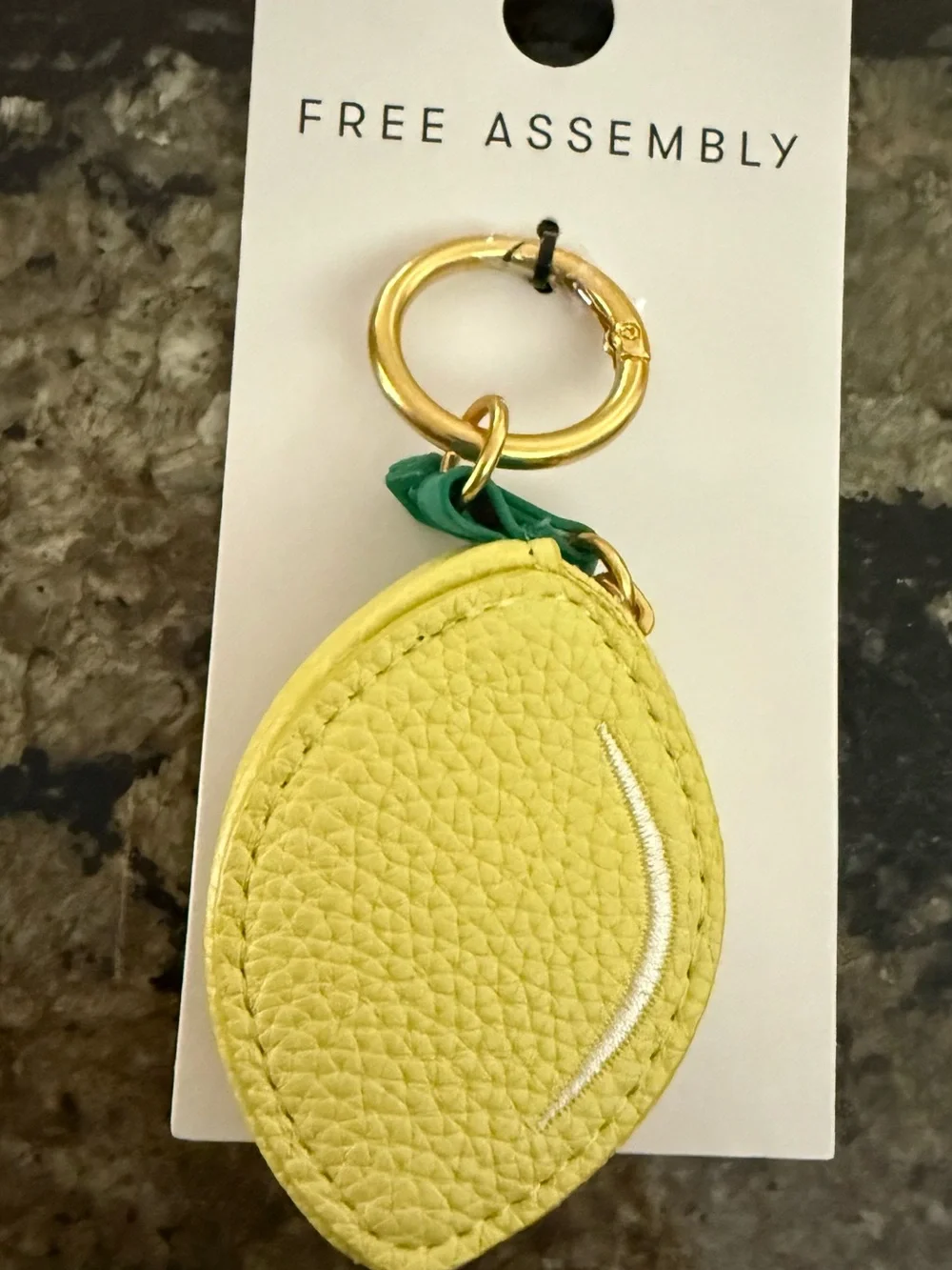 Free Assembly compact lemon